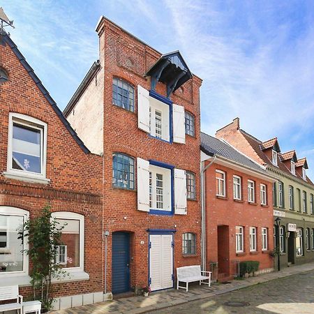 Altes Kontorhaus Kajuete Apartment Husum  Bagian luar foto