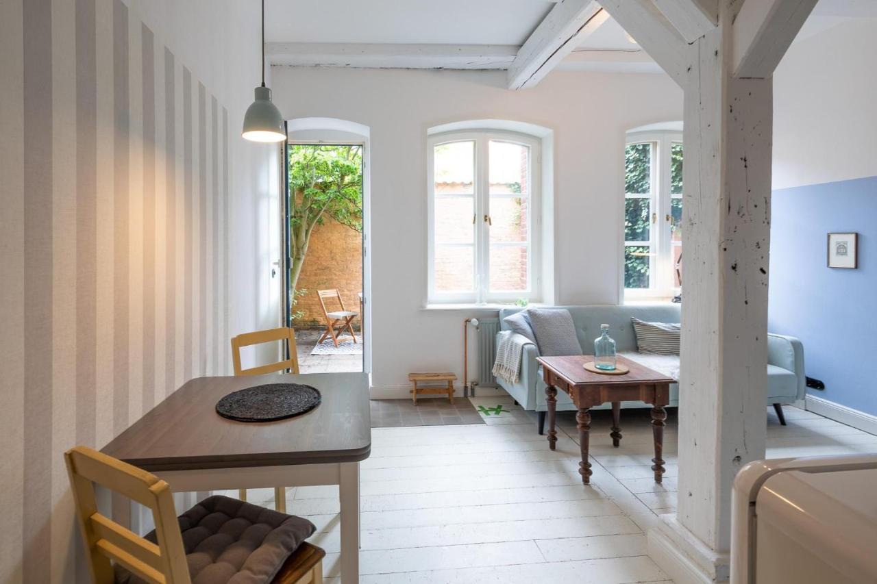 Altes Kontorhaus Kajuete Apartment Husum  Bagian luar foto